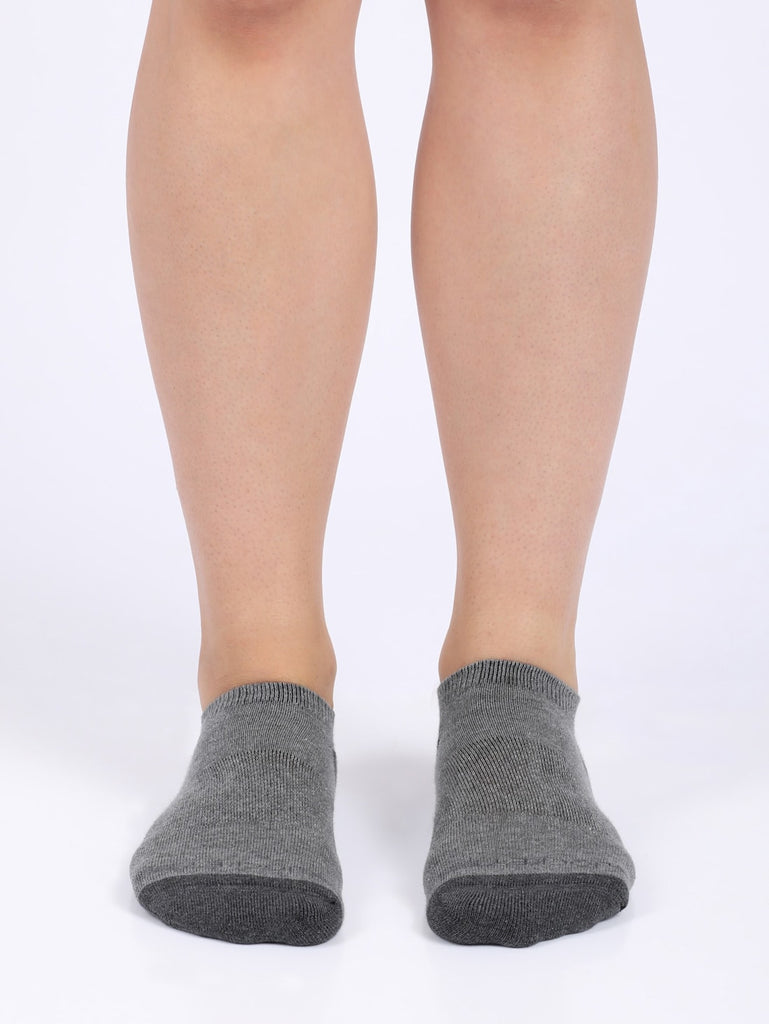 JOCKEY Women's Cotton Nylon Blend Solid Low Show Socks