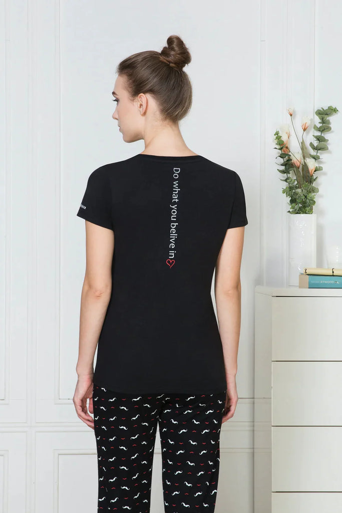 BLACK VAN HEUSEN WOMEN's PRINTED V NECK TEE