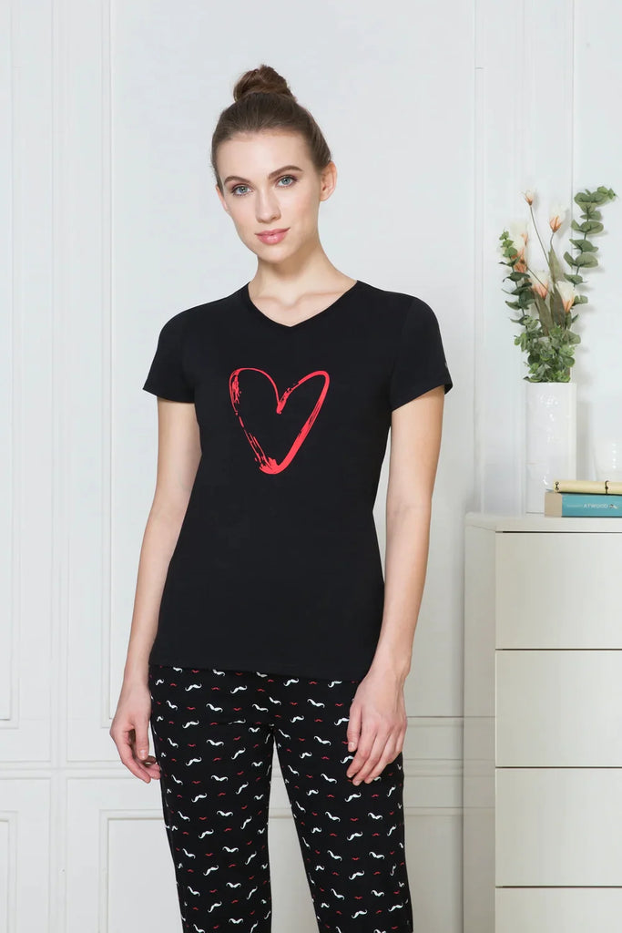 BLACK VAN HEUSEN WOMEN's PRINTED V NECK TEE